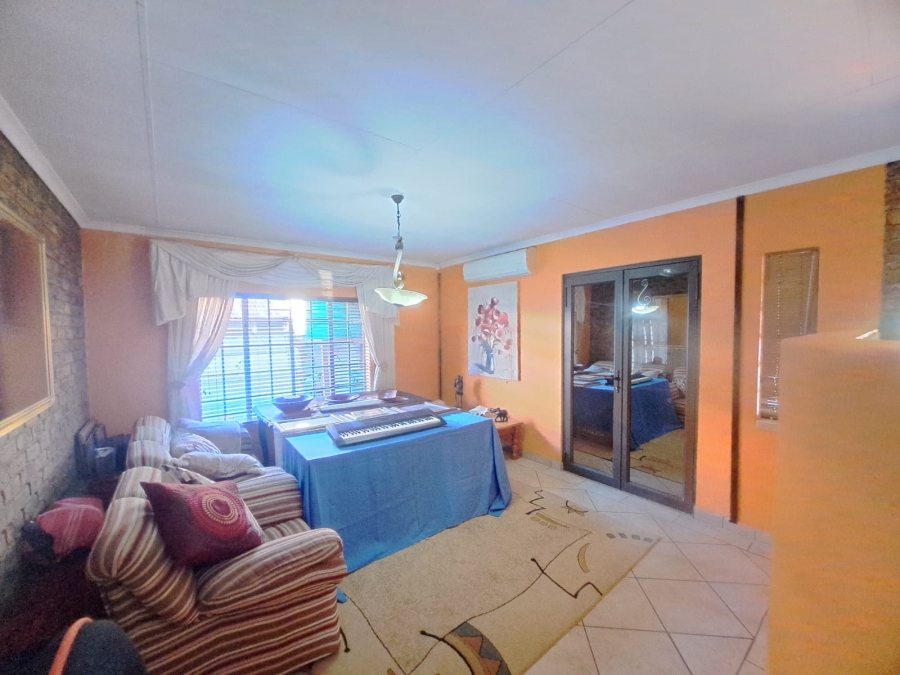 3 Bedroom Property for Sale in Heuwelsig North West